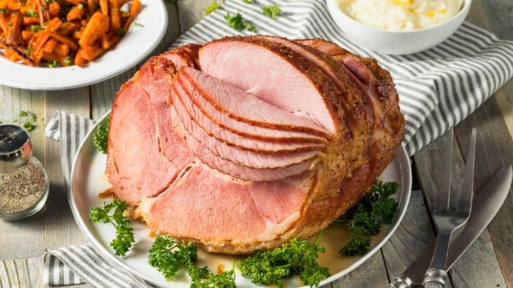 4 Spices That Pair Perfectly With Your Spiral Ham
